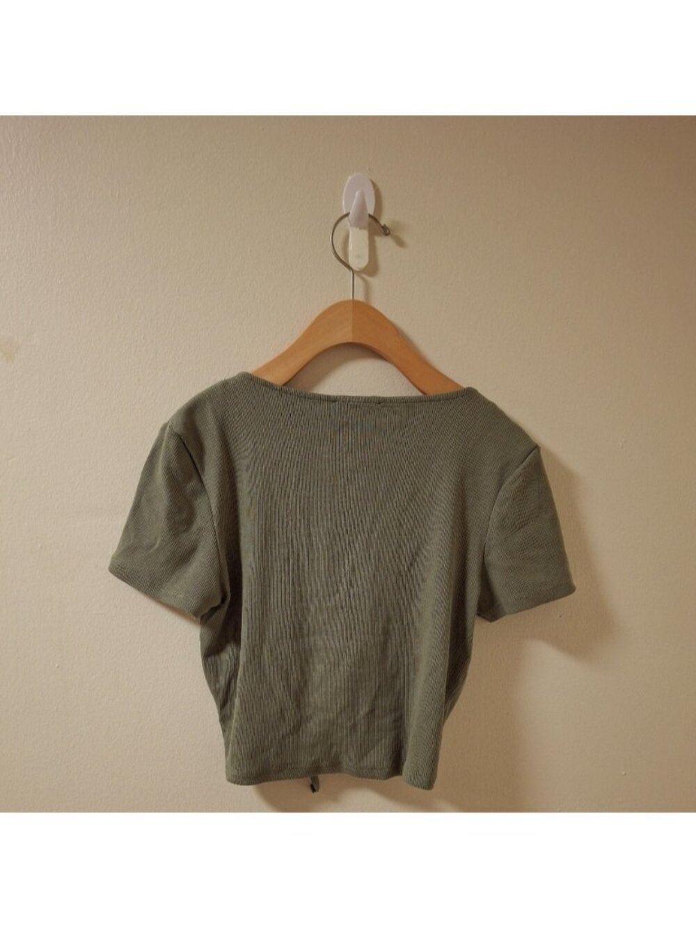 Ruched Ribbed Green Crop Top - Picture 2 of 6